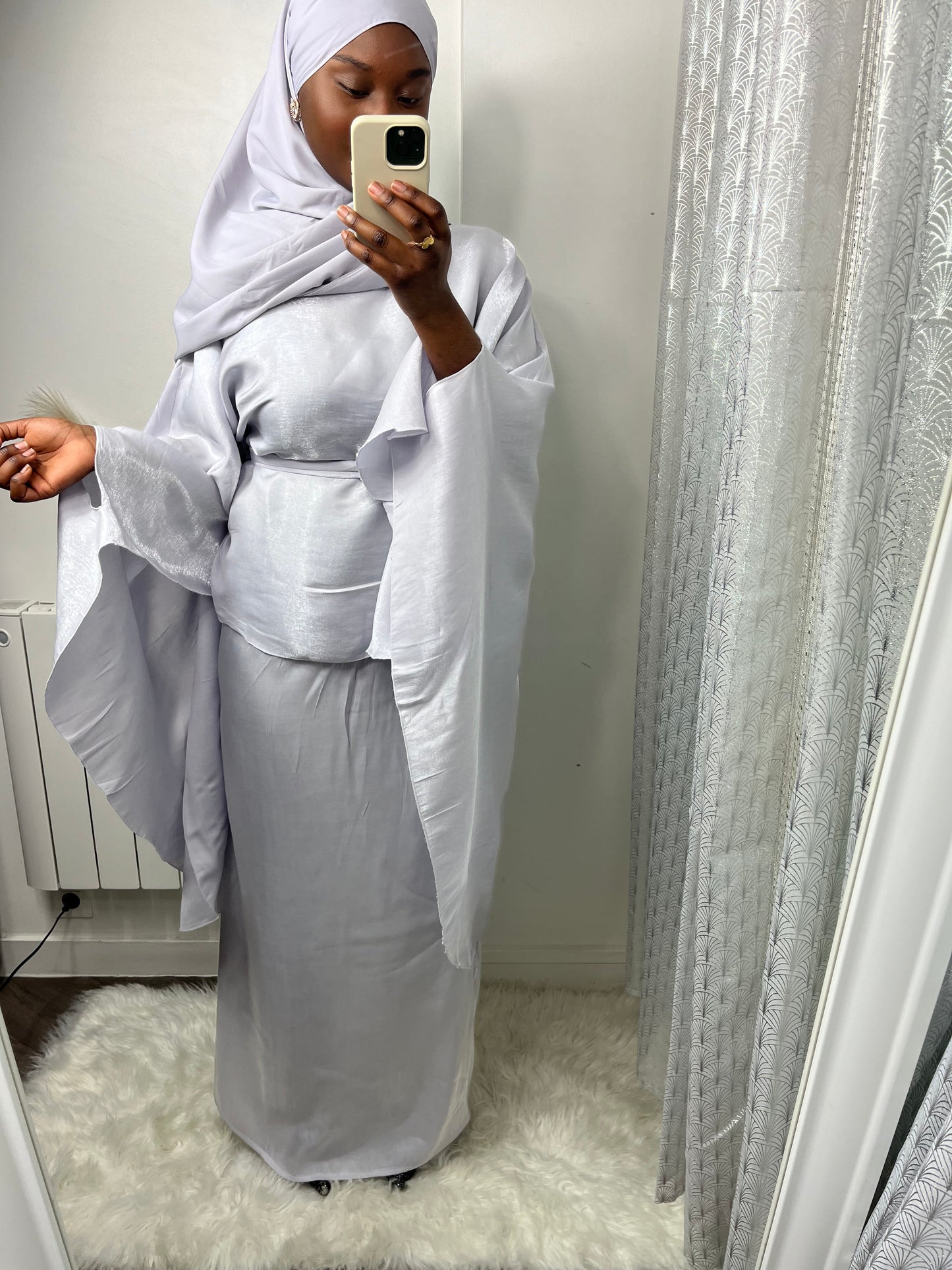 Ensemble haut papillon jupe satin brillant gris