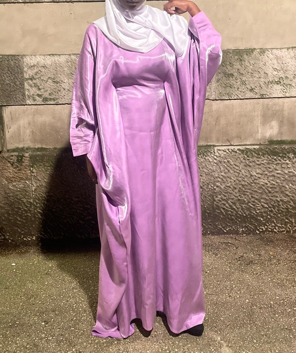 Abaya Nafissa Tall mauve satin brillant ceinturée