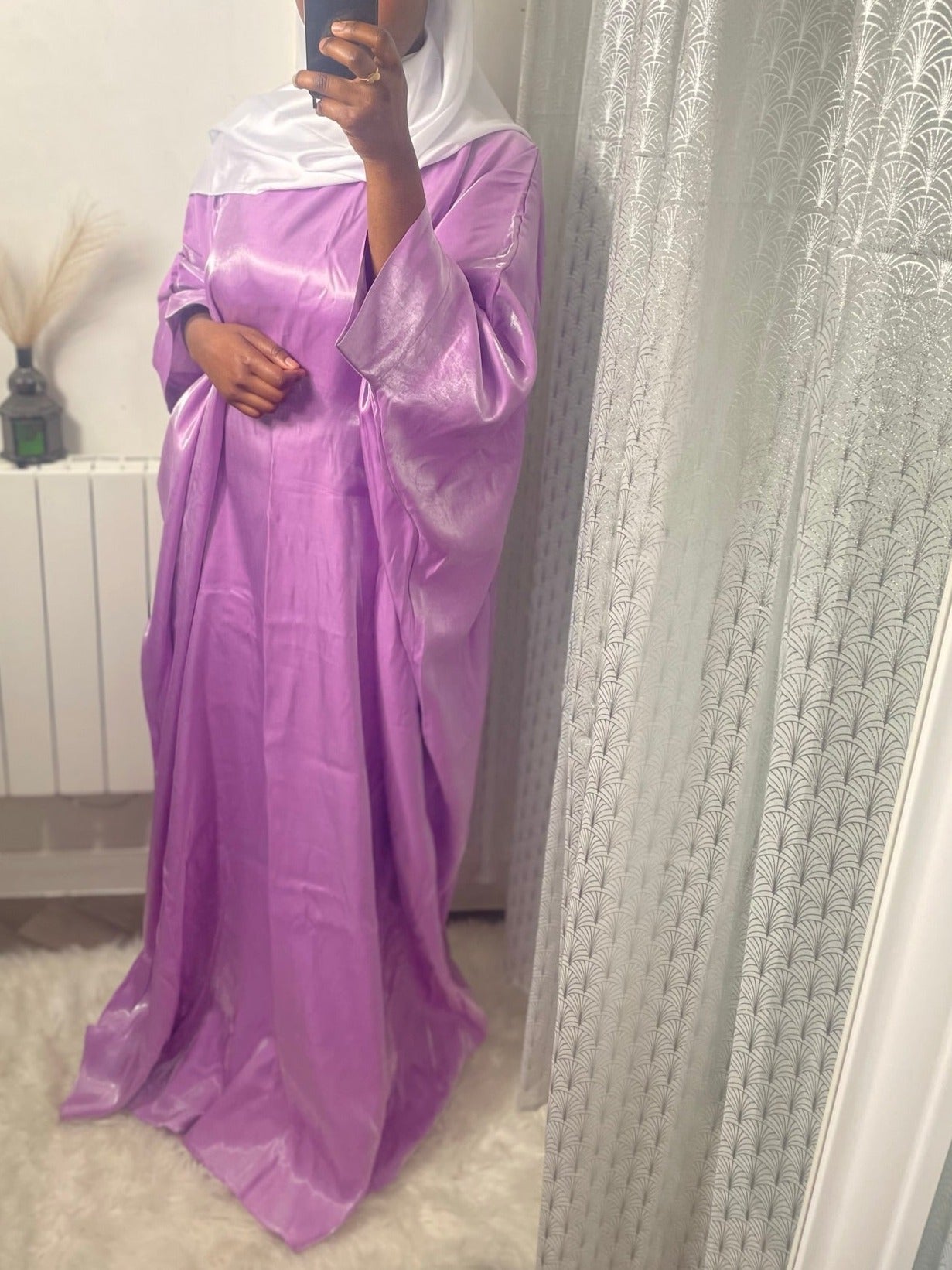 Abaya Nafissa Tall mauve satin brillant ceinturée